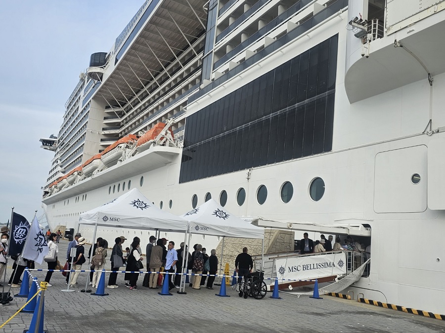 승객 3,700여명 태운 초대형 크루즈선 BELLISSIMA호 부산항 첫 입항