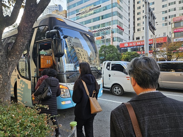 부산항 신항 근로자 출퇴근용 무료 셔틀버스 이용자 2백만명 돌파