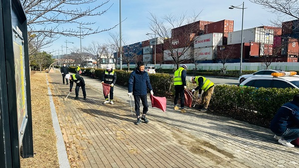 부산항만공사, 항만 건설현장 인근 환경정화활동 실시