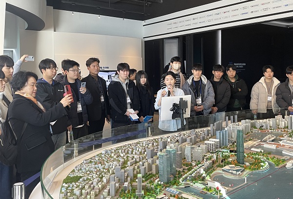 새로이 개편된 북항재개발 홍보관으로 오세요!