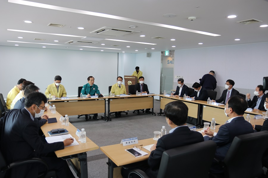 [화물연대 운송거부 관련] BPA 강준석 사장, 해수부 장관 주재 부산항 신항 3부두 현장 점검 및 터미널 운영사 사장단과 항만운영 대책 회의 실시