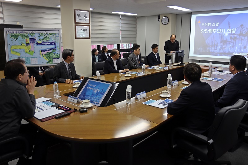 강준석 BPA 사장 - 조승환 해수부 장관, 부산항 신항 물류 수출입 현장 점검 나서