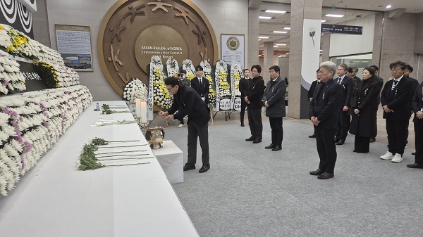 제주항공 여객기 사고 희생자 합동분향소 조문