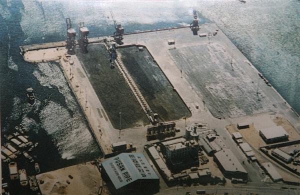 Completion of Pier 7 (August, 8, 1978) 첫번째이미지